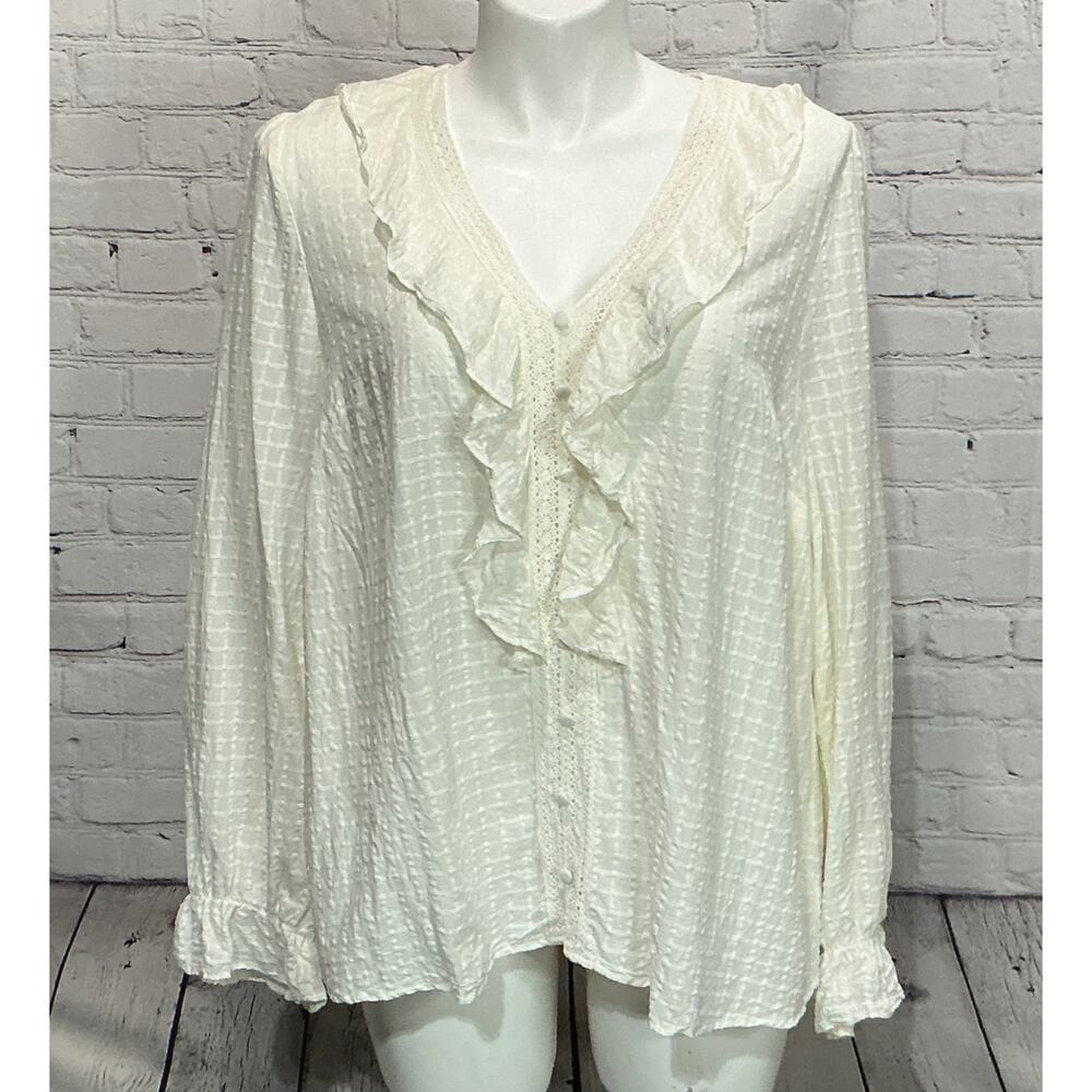 Torrid Women's Cream Button-Front Ruffle Blouse (Size 2)